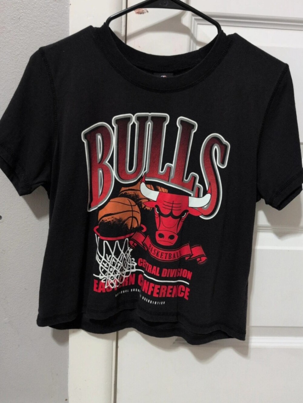 Chicago Bulls Black Graphic Cropped Tee